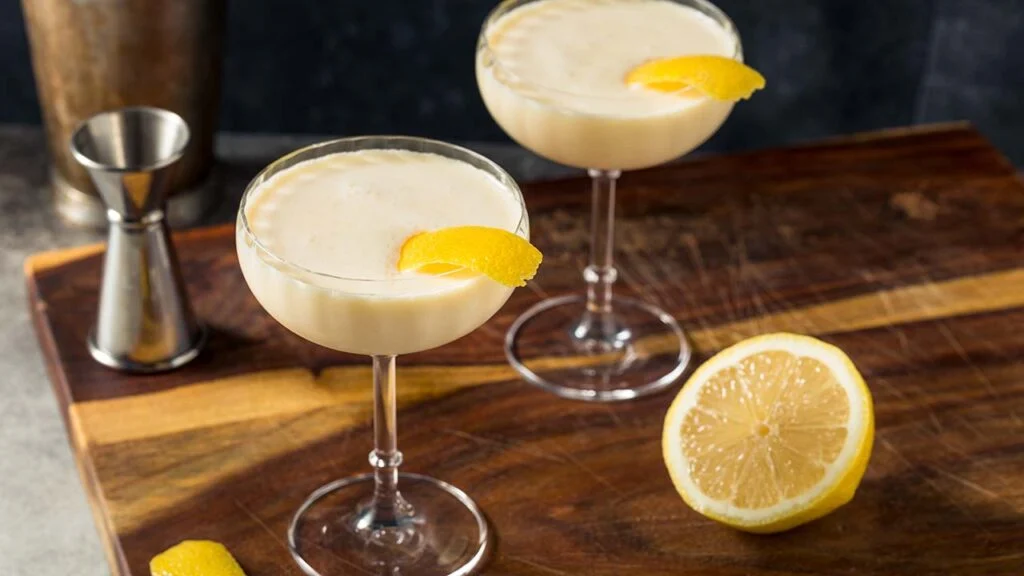 Sour Splendor: 5 Popular Lemon Cocktails for Refreshing Delight